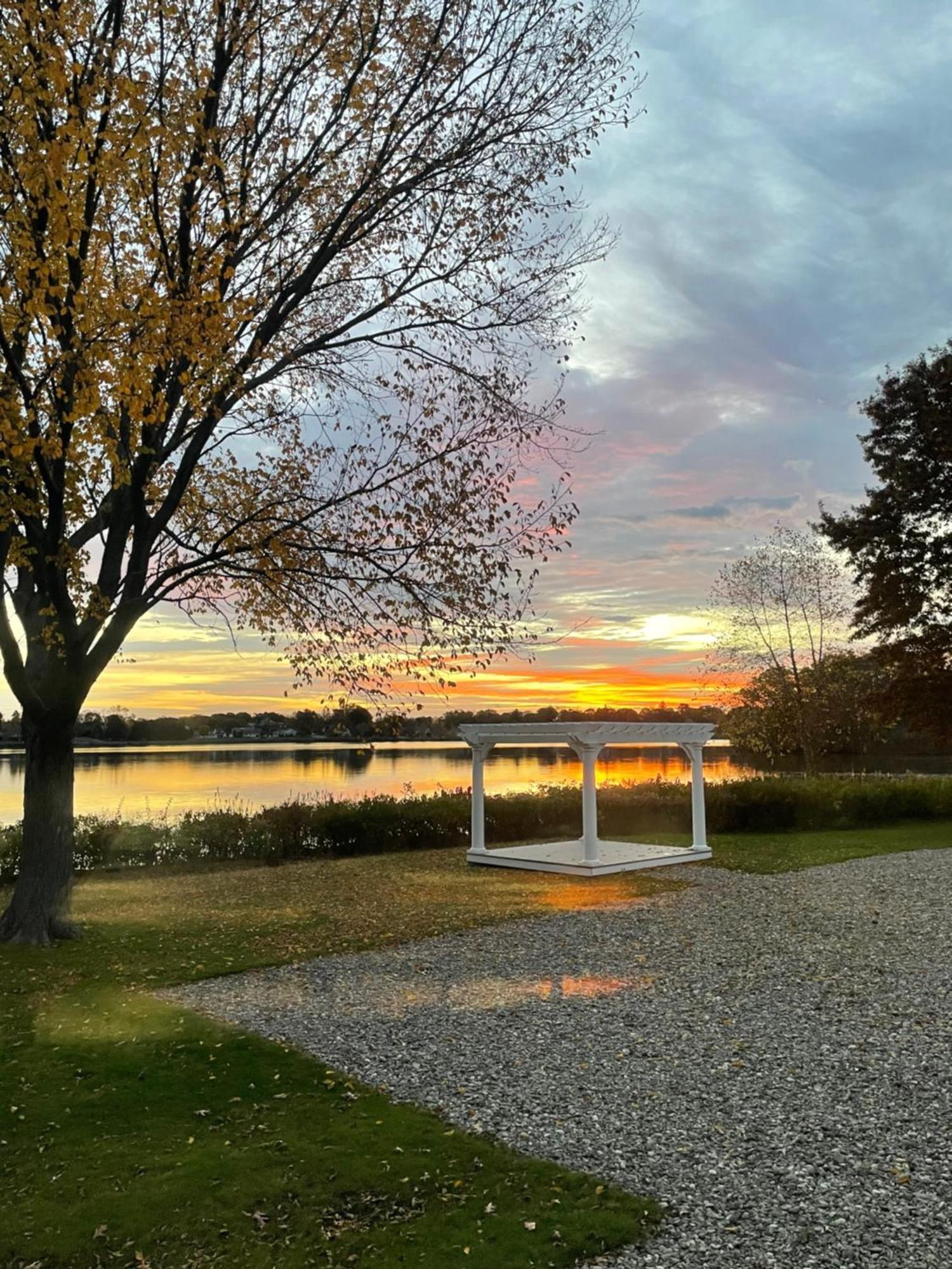 Lakeside Inn Wakefield Luaran gambar